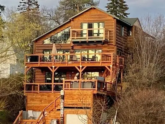Inn on Bigfork Bay John Wayne - Öne Çıkan Resim