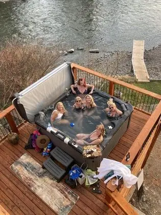 Inn on Bigfork Bay Queen Suite - Havuz