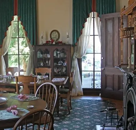 Inn At The Canal Bed & Breakfast - Yerinde Yemek