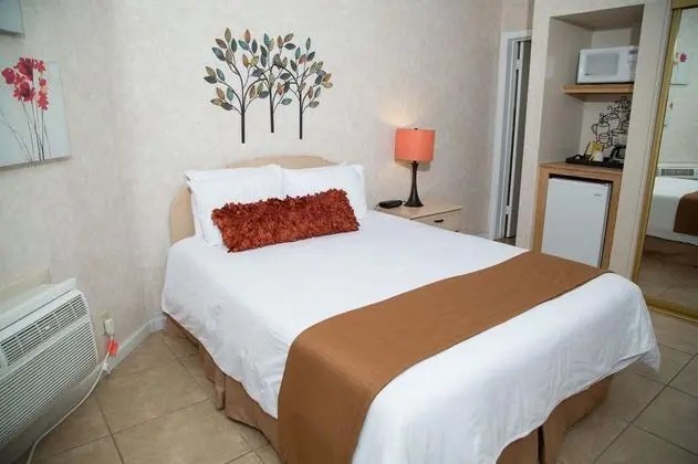 Inn At Deep Canyon