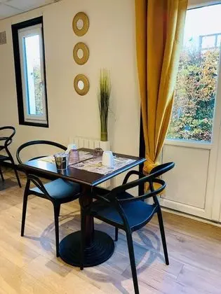 HOTEL INN DESIGN MACON NORD - ex kyriad - Yerinde Yemek