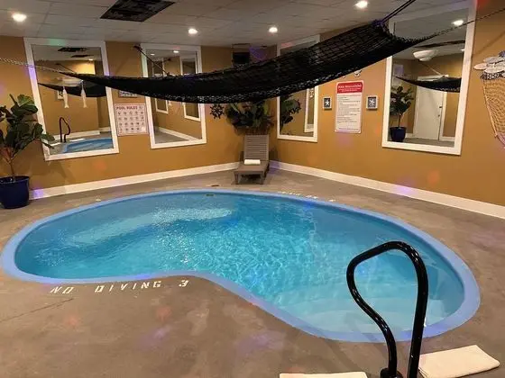 Inn of the Dove - Luxury Romantic Suites with Jacuzzi & Fireplace at Harrisburg-Hershey - Havuz