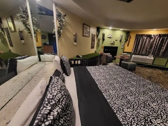 Inn of the Dove - Luxury Romantic Suites with Jacuzzi & Fireplace at Harrisburg-Hershey - Oda