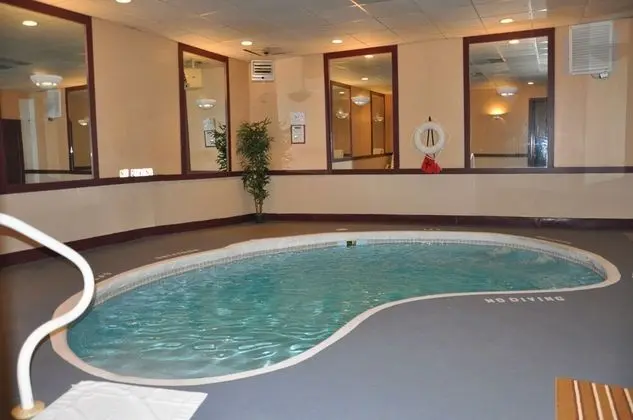Inn of the Dove - Luxury Romantic Suites with Jacuzzi & Fireplace at Harrisburg-Hershey - Oda Düzeni