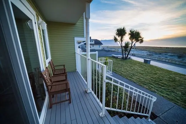 Inn of the Four Winds Oceanfront Seaside