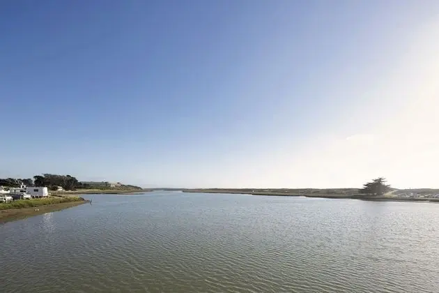Inn At Moss Landing Point