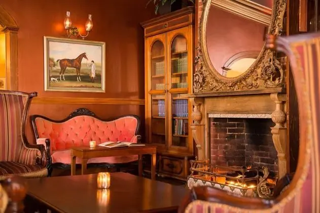 The Inn at Saratoga - Lobi