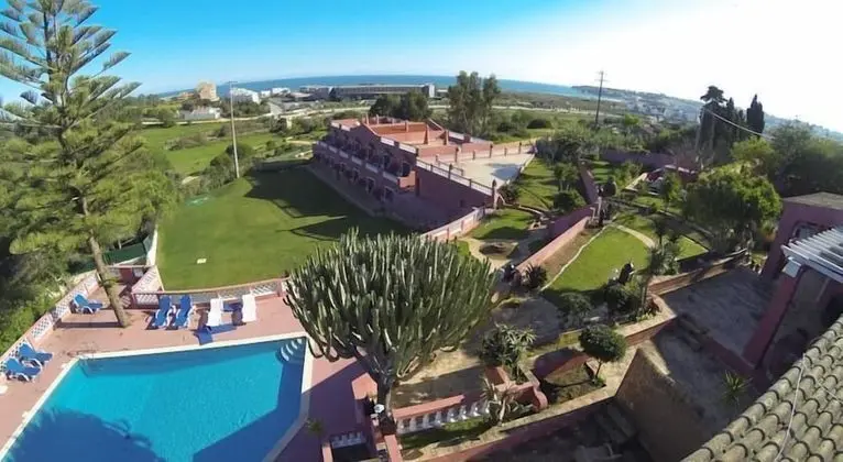 Inn Seventies Cheap & Chic