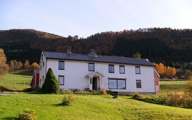 Innante Gamle Våningshus Cabin – Torvikbukt