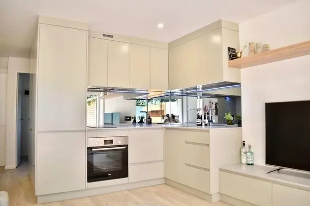 Inner City Apartment in Rushcutters Bay - Mutfak
