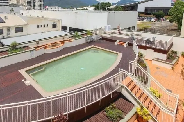Inner City One Bedroom Apartment with Pool View 22 - Havuz