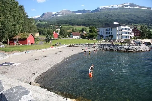 Innvik Fjordhotel - Misjonheimen - Plaj