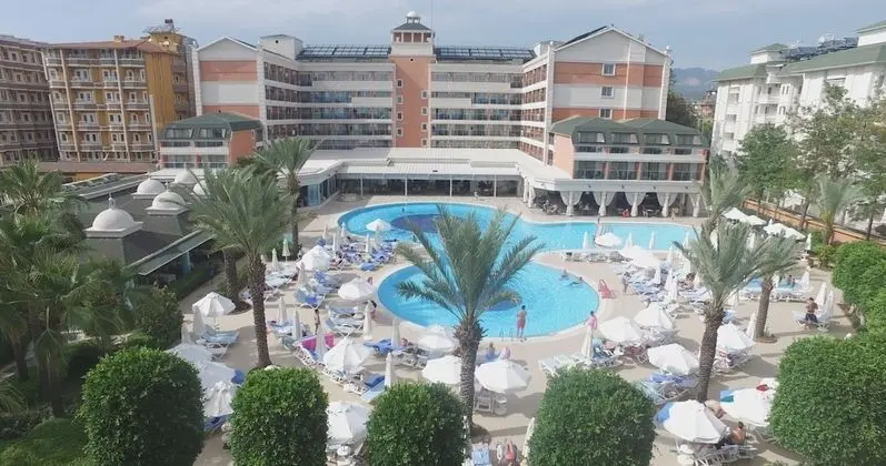 Insula Resort & Spa