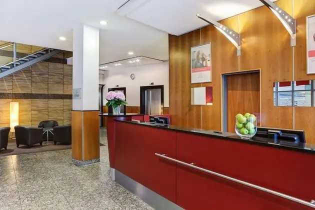IntercityHotel Berlin Ostbahnhof - Lobi