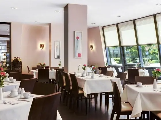 IntercityHotel Freiburg - Yeme / İçme