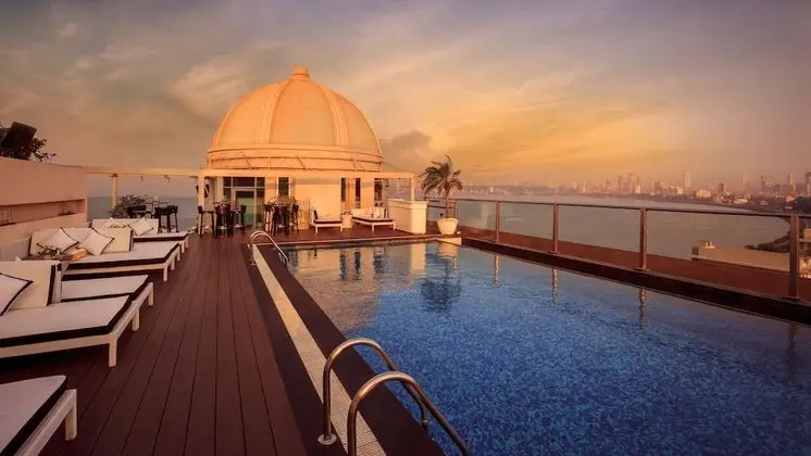 InterContinental Marine Drive Mumbai, an IHG Hotel - Havuz