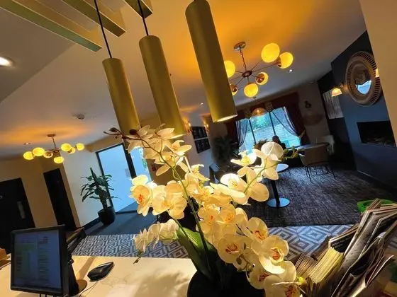 International Hotel - Lobi