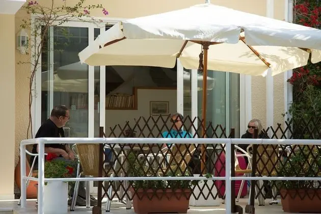 International Hotel - Dış Mekan