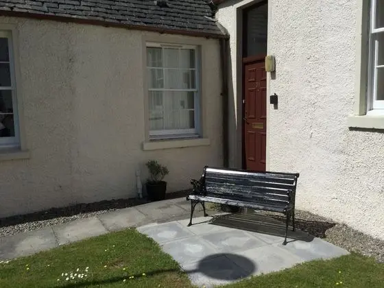 Inverness Apartments - Courtyard