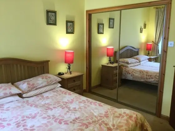 Inverness Apartments - Courtyard - Öne Çıkan Resim