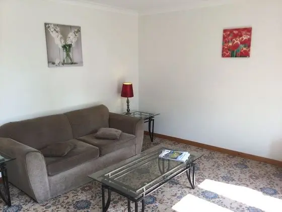 Inverness Apartments - Golf View - Oda Düzeni