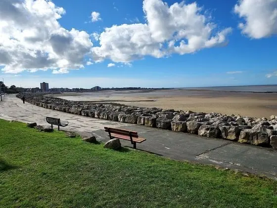 Inviting 2-bed Apartment in Bare Morecambe - Plaj