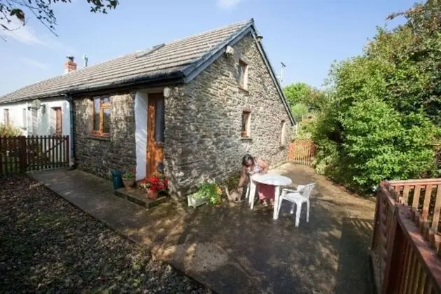 Inviting 2-bed Cottage in Newcastle Emlyn - Öne Çıkan Resim