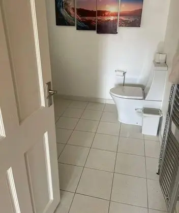 Inviting 3-bed Semi-detached House in Bedford - İç Mekan