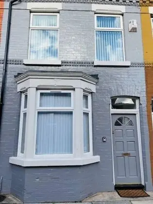 Inviting 3-bedroom Home in Liverpool With Parking - Dış Mekan