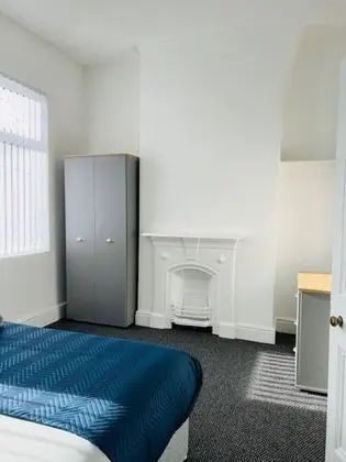 Inviting 3-bedroom Home in Liverpool With Parking - Oda