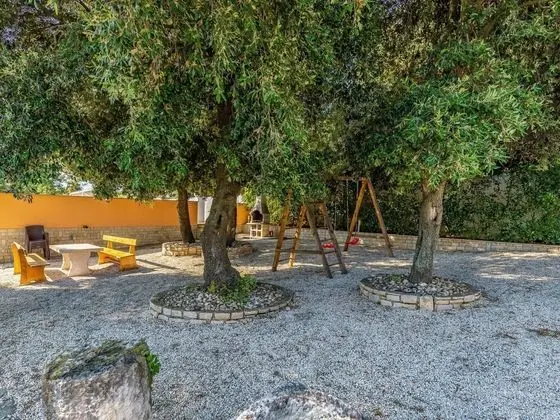 Inviting Apartment in Banjole near Veruda Lighthouse - Dış Mekan