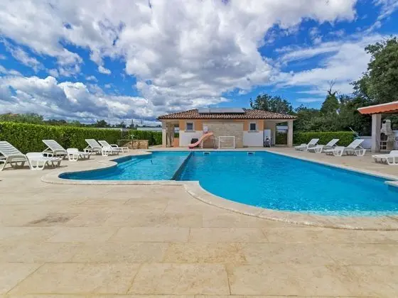 Inviting Apartment in Banjole near Veruda Lighthouse - Havuz