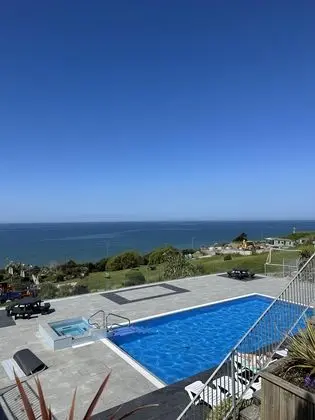Inviting Cosy 2 bed Hillside Caravan With sea View - Havuz
