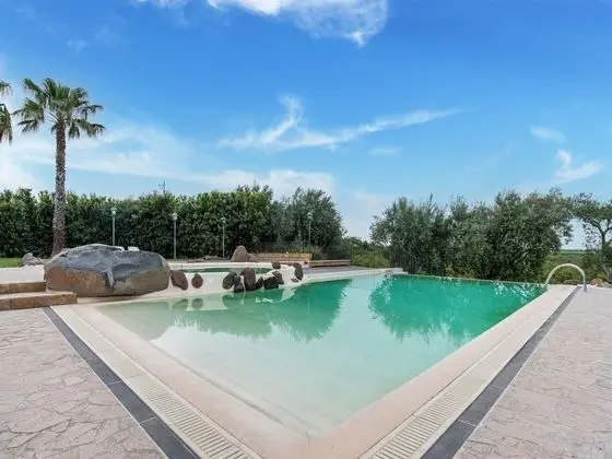 Inviting Holiday Home in Carlentini With Pool - Havuz