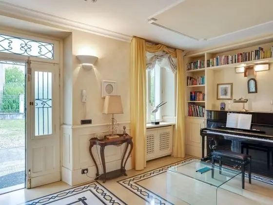 Inviting Villa in Lanzo D'intelvi With Library and Garden - Lobi