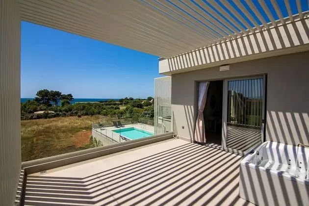 Io Suites