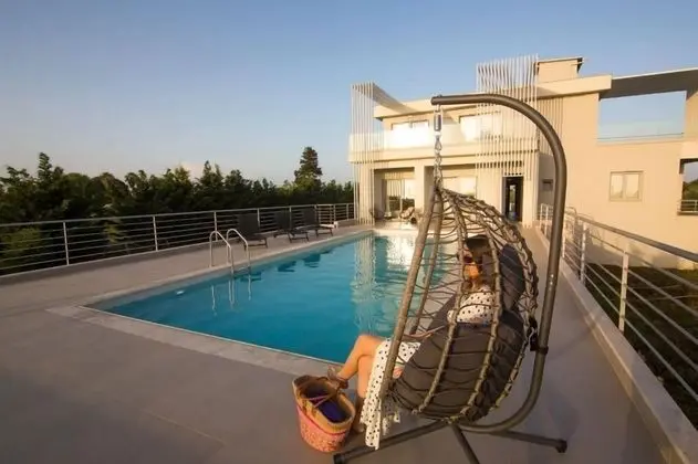 Io Suites - Öne Çıkan Resim