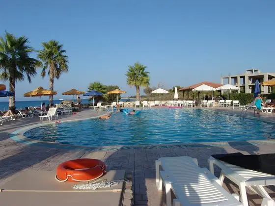 Irina Beach - Havuz