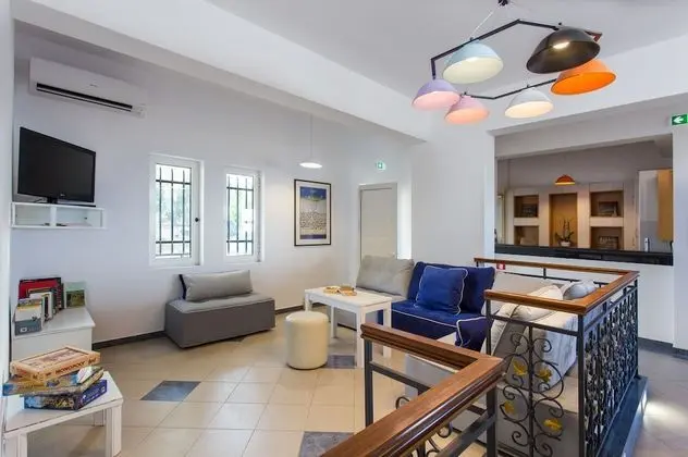 Iris Beach Hotel - Lobi