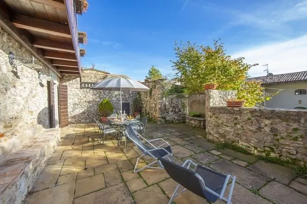 Iris Child And Pet Friendly