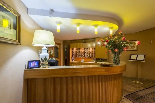 Hotel Iris - Lobi