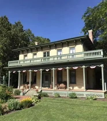 Iron Amethyst Inn