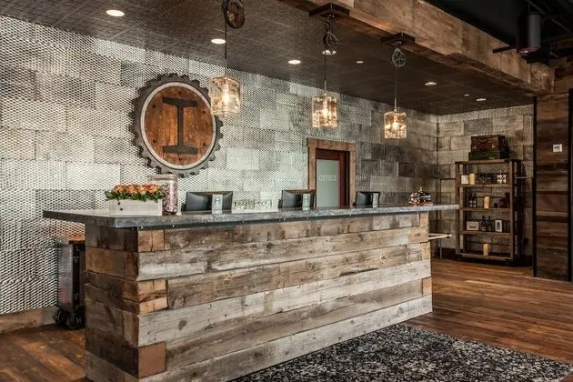 Ironworks Hotel Indy - Lobi