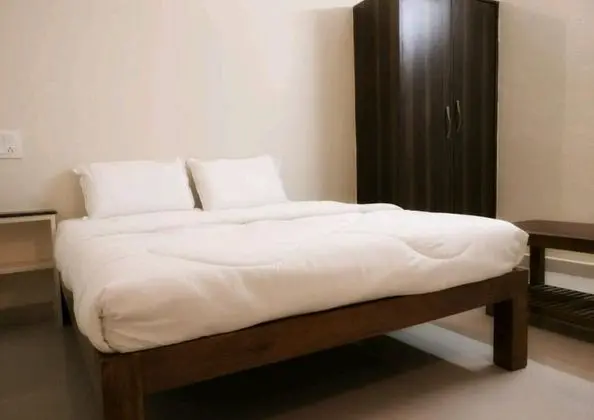 iROOMZ Hotel Krishna Inn