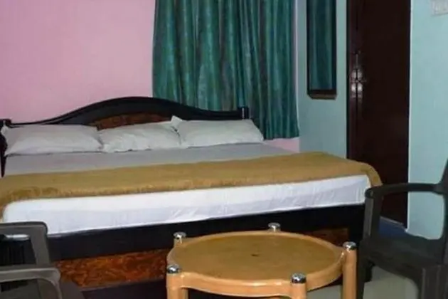 Iroomz HotelTanmai Residency