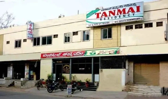 Iroomz HotelTanmai Residency