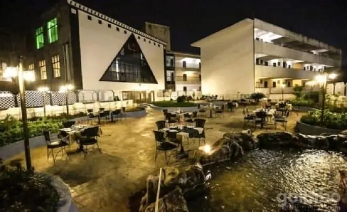 IROOMZ Hotel Trupti International