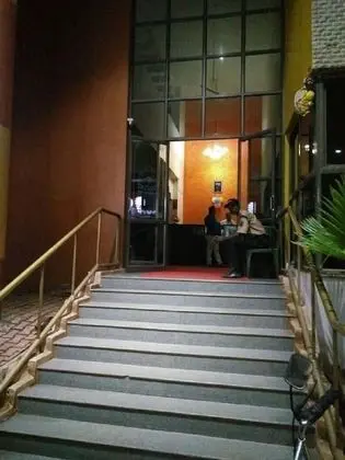 IROOMZ Hotel Trupti International - Öne Çıkan Resim