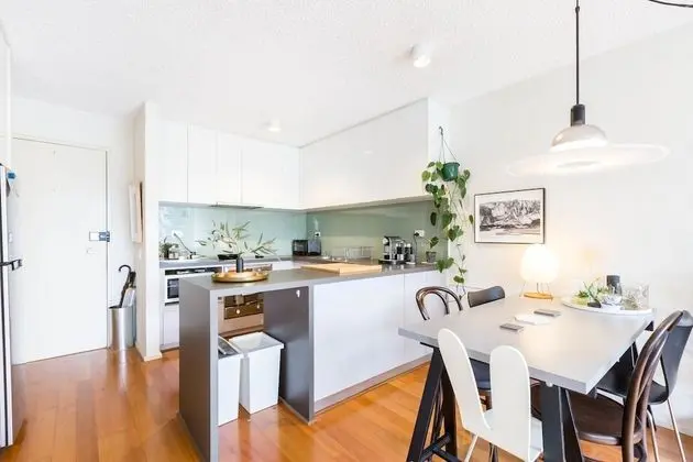 ISAAC, 1BDR South Melbourne Apartment