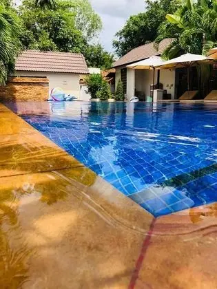 Isirafu Hotel & Residence - Havuz